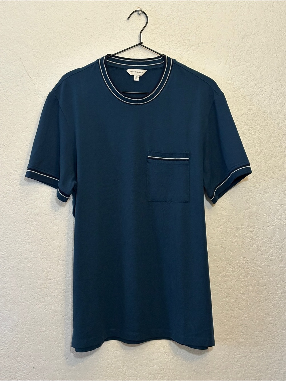 CLUB MONACO tipped pocket tee with contrast trim